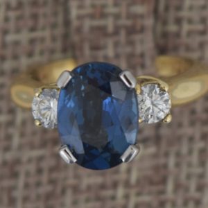 Saphire & Diamond Solitare Ring